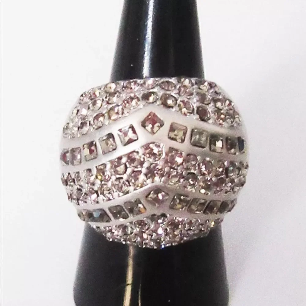 Gorgeous Kiam Family Sparkle Dome Ring! Size8
